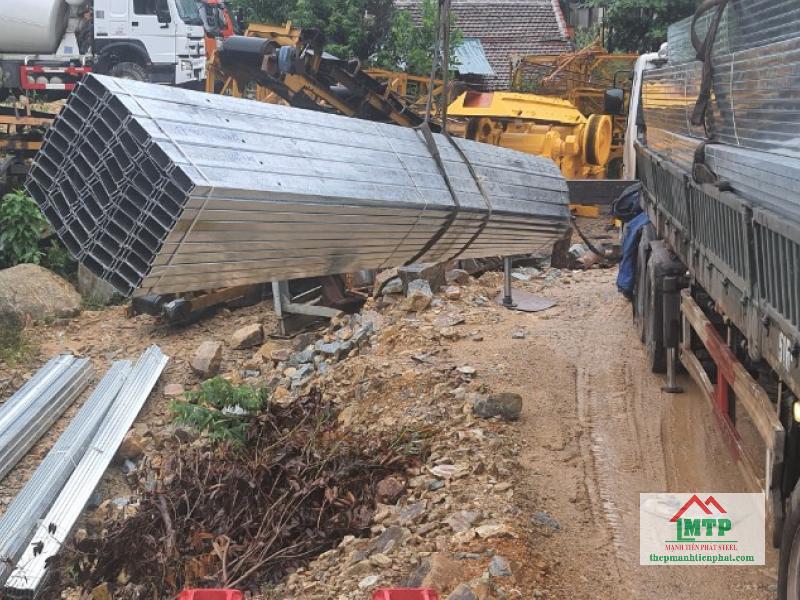 160 cây xà gồ C100 Hòa Phát dày 1.8 mm cho mái dãy phòng trọ tại khu vực Tân Chánh Hiệp, Quận 12