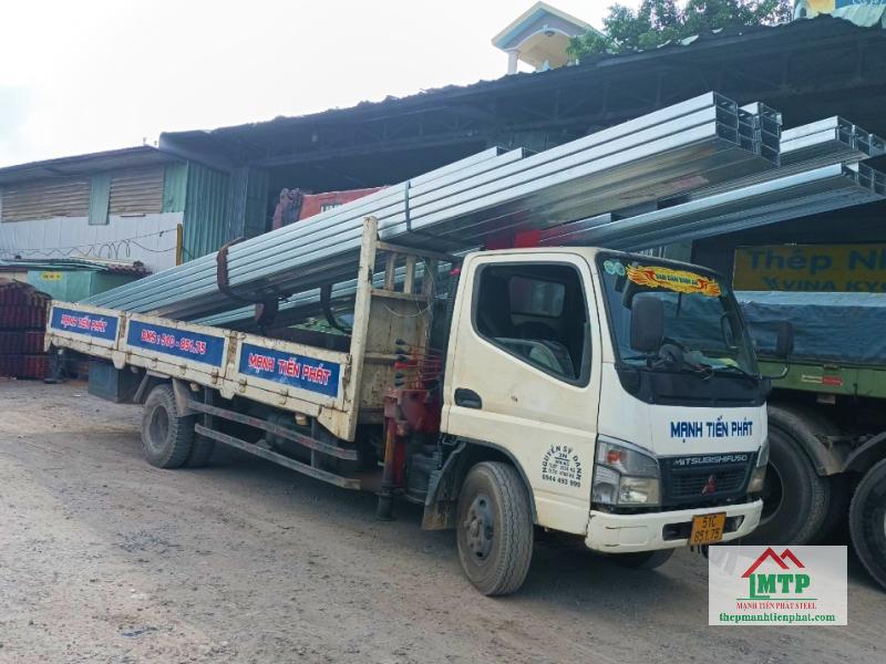 Giao 80 cây xà gồ C100 Hòa Phát đến công trình cải tạo nhà phố trên đường Nguyễn Đình Chiểu, Quận 3