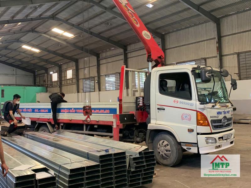 Giao 750m xà gồ C150 Hòa Phát cho nhà xưởng tại quận 5