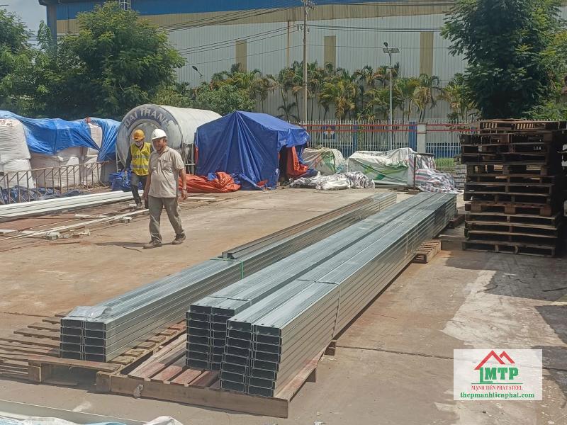 92 cây xà gồ C180 Hòa Phát giao tại khu vực Bình Hưng, Quận 8 cho công trình mở rộng mái kho