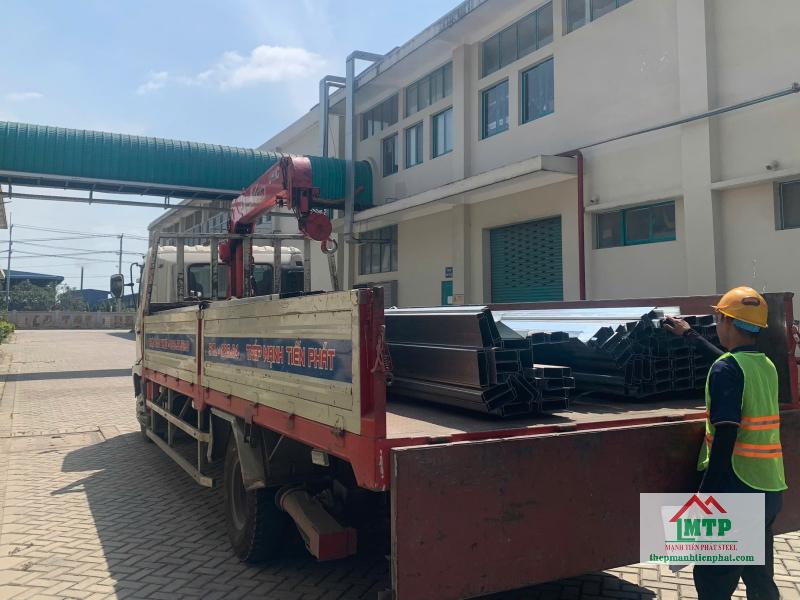 Giao xà gồ C125 Hòa Phát theo từng đợt cho nhà xưởng tại Dương Minh Châu, Tây Ninh