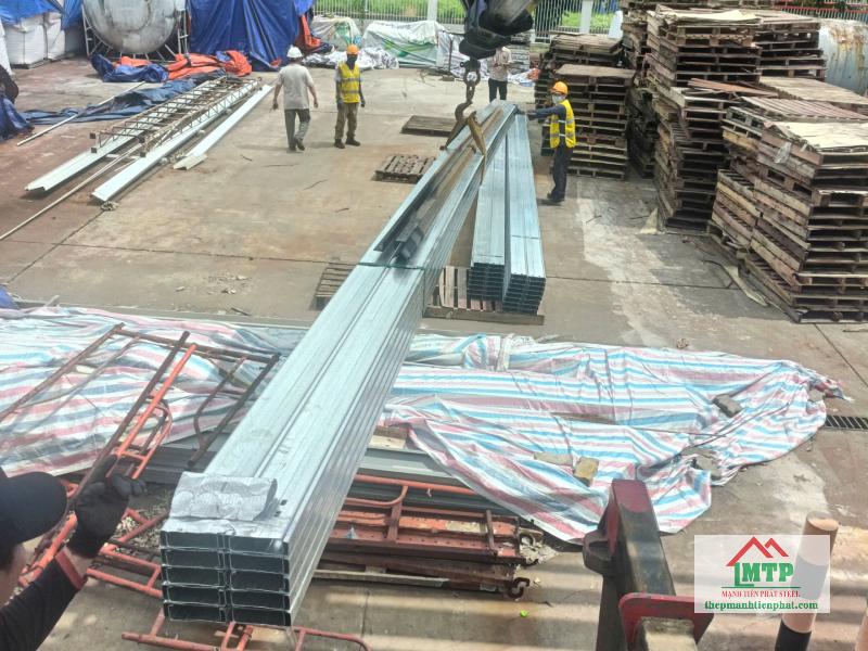 Giao xà gồ C180 Hòa Phát cho công trình kho logistics khu vực Bến Cầu – Mộc Bài