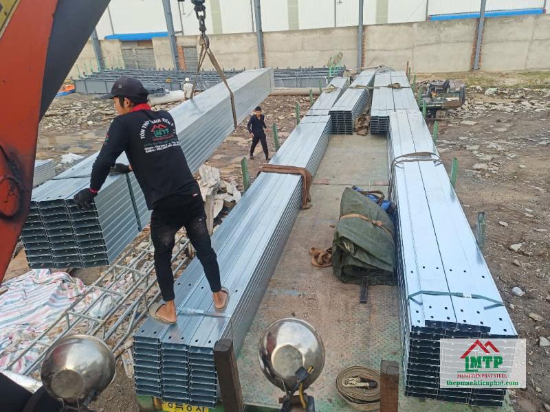 Xà gồ Hòa Phát C180 – 150 cây cho nhà xưởng chế biến tại khu vực Mỹ Tho, Tiền Giang