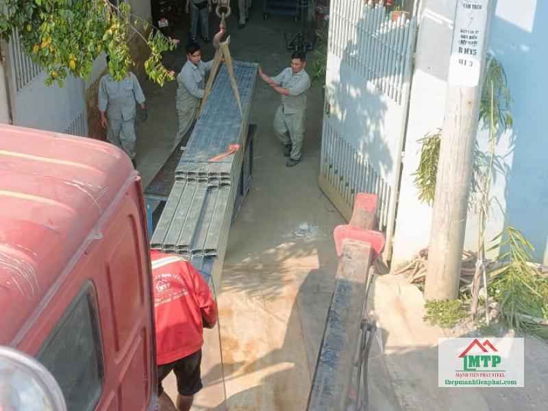 Mạnh Tiến Phát có phương án giao xà gồ Hòa Phát đến công trình mặt bằng hẹp tại Quận 6 nhanh, đảm bảo chất lượng thép