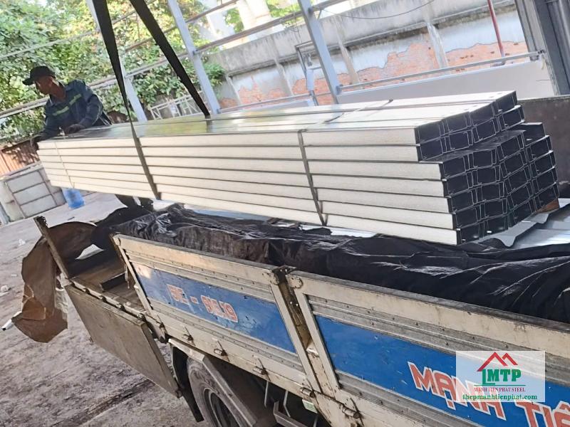 Chọn quy cách xà gồ Hòa Phát theo yêu cầu hệ khung, khoảng cách, tait trọng yêu cầu của công trình tại Quận 8