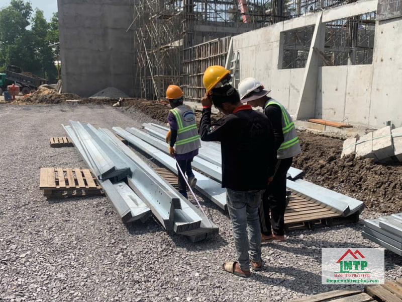 Xà gồ Hòa Phát thường được dùng cho mái kho, xưởng chế biến tại Tây Ninh