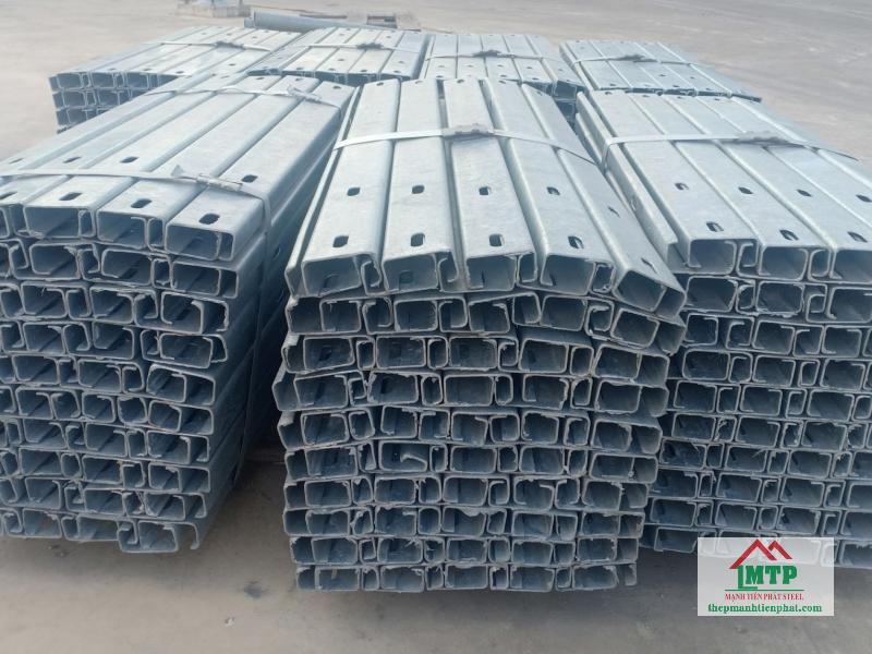Xà gồ Hòa Phát có độ cứng tốt, bề mặt mạ kẽm chống ăn mòn tốt cho công trình tại Quận 11