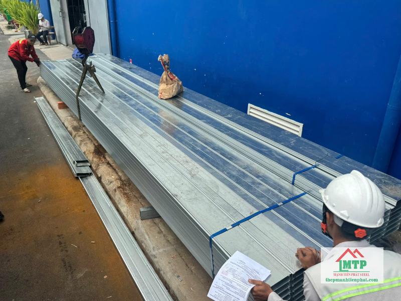 Xà gồ Hòa Phát có tiết diện chuẩn, nhiều lựa chọn về mác thép, quy cách, phù hợp công trình tại Quận 5
